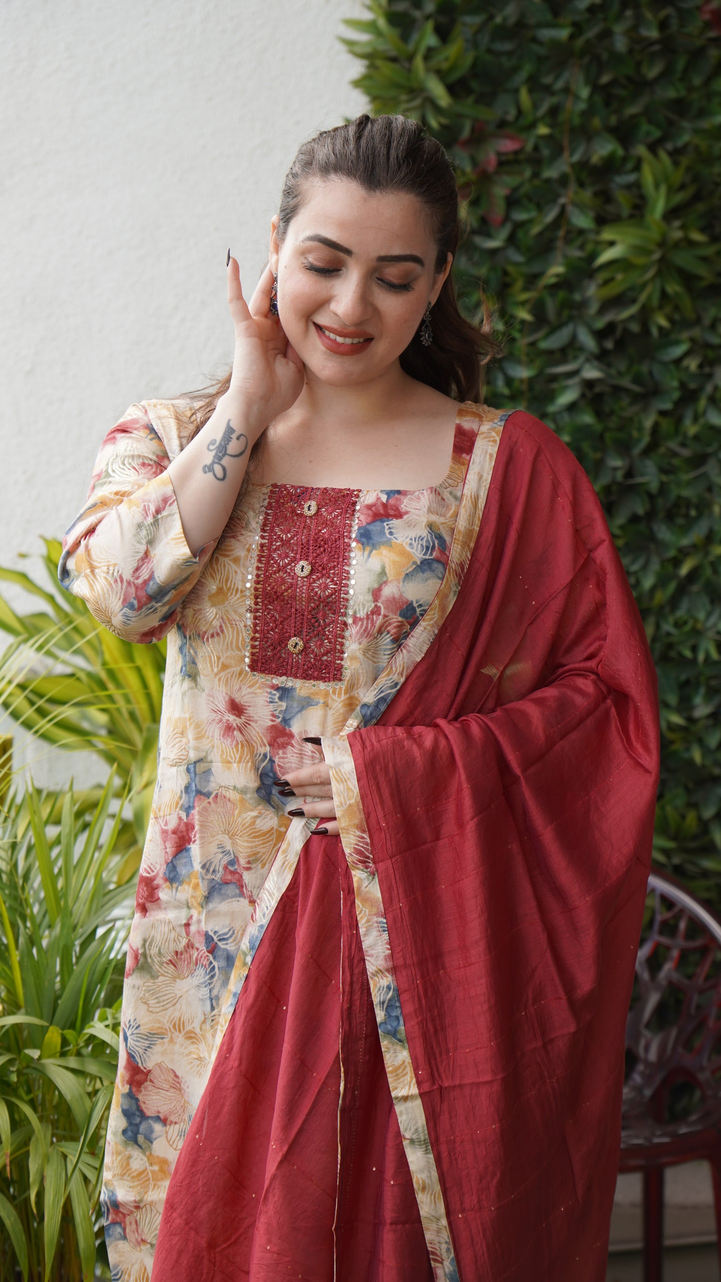 Saacha Red Floral With Chiffon Dupatta