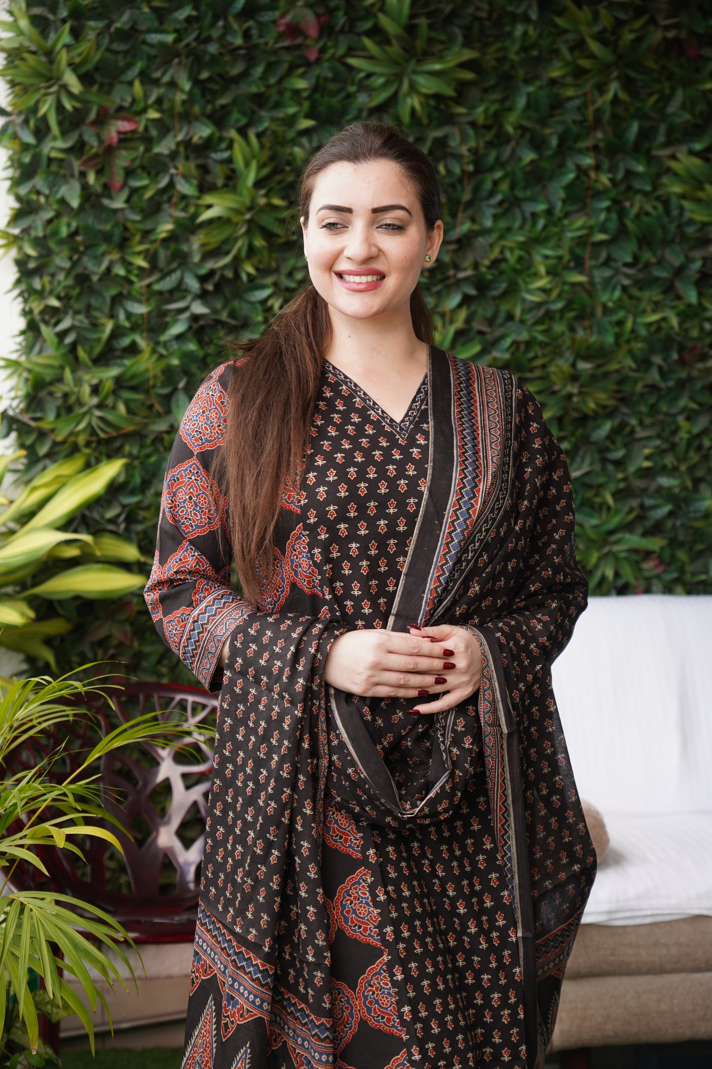 Saacha Black V Neck Kurti Set With Dupatta