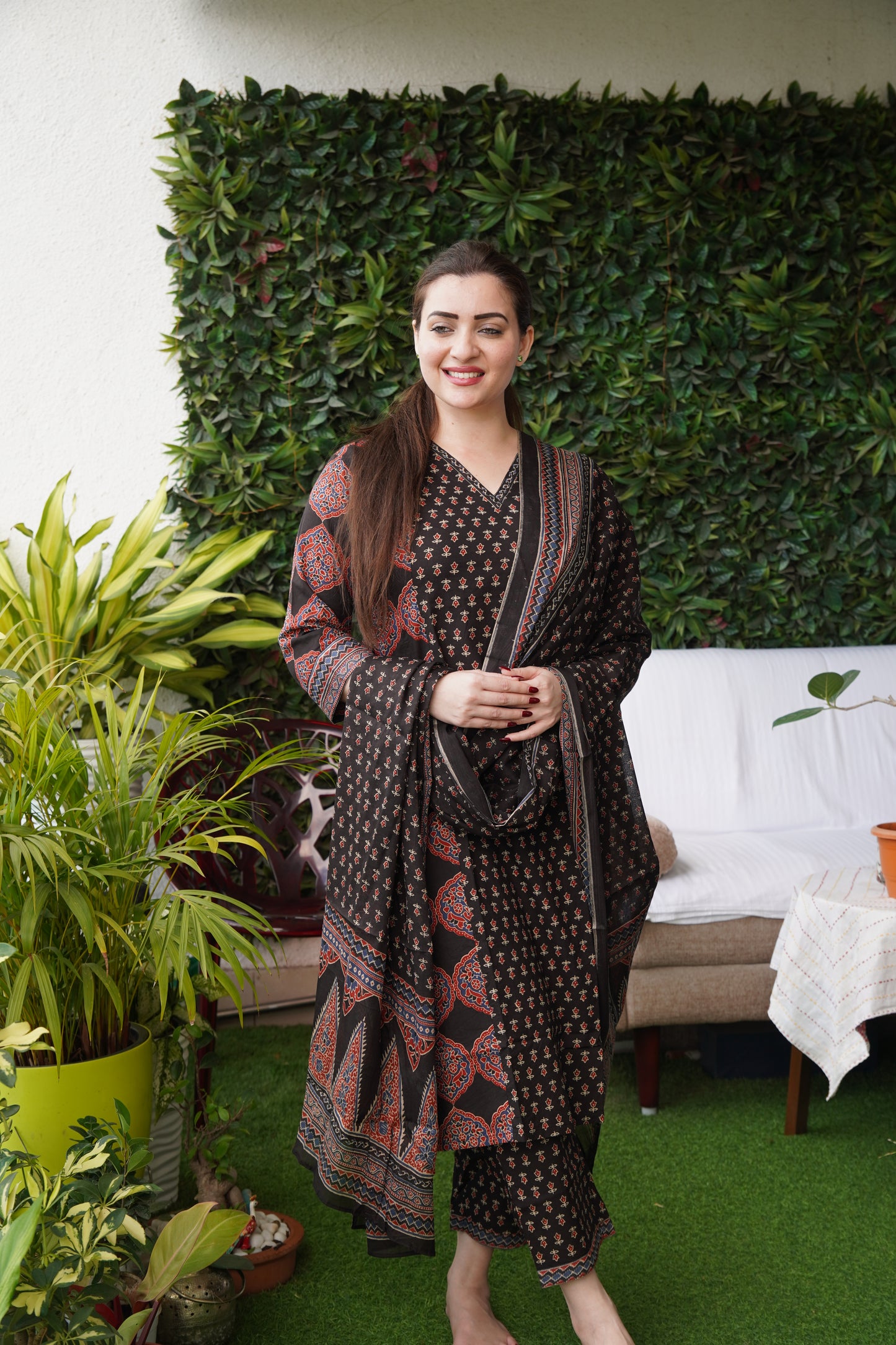 Saacha Black V Neck Kurti Set With Dupatta