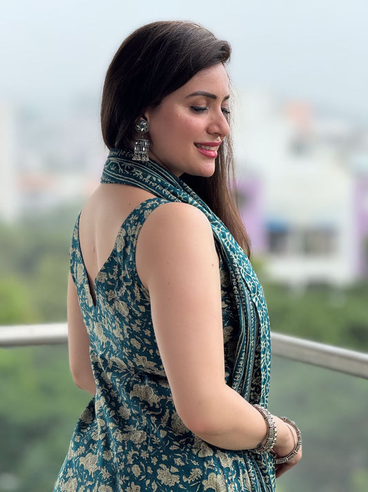 Saacha floral sleeveless A-Line Kurti With Bottom & Dupatta