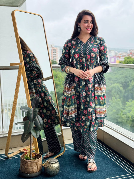 Saacha Green Floral Printed Anarkali Pure Cotton Kurta With Trousers & Dupatta