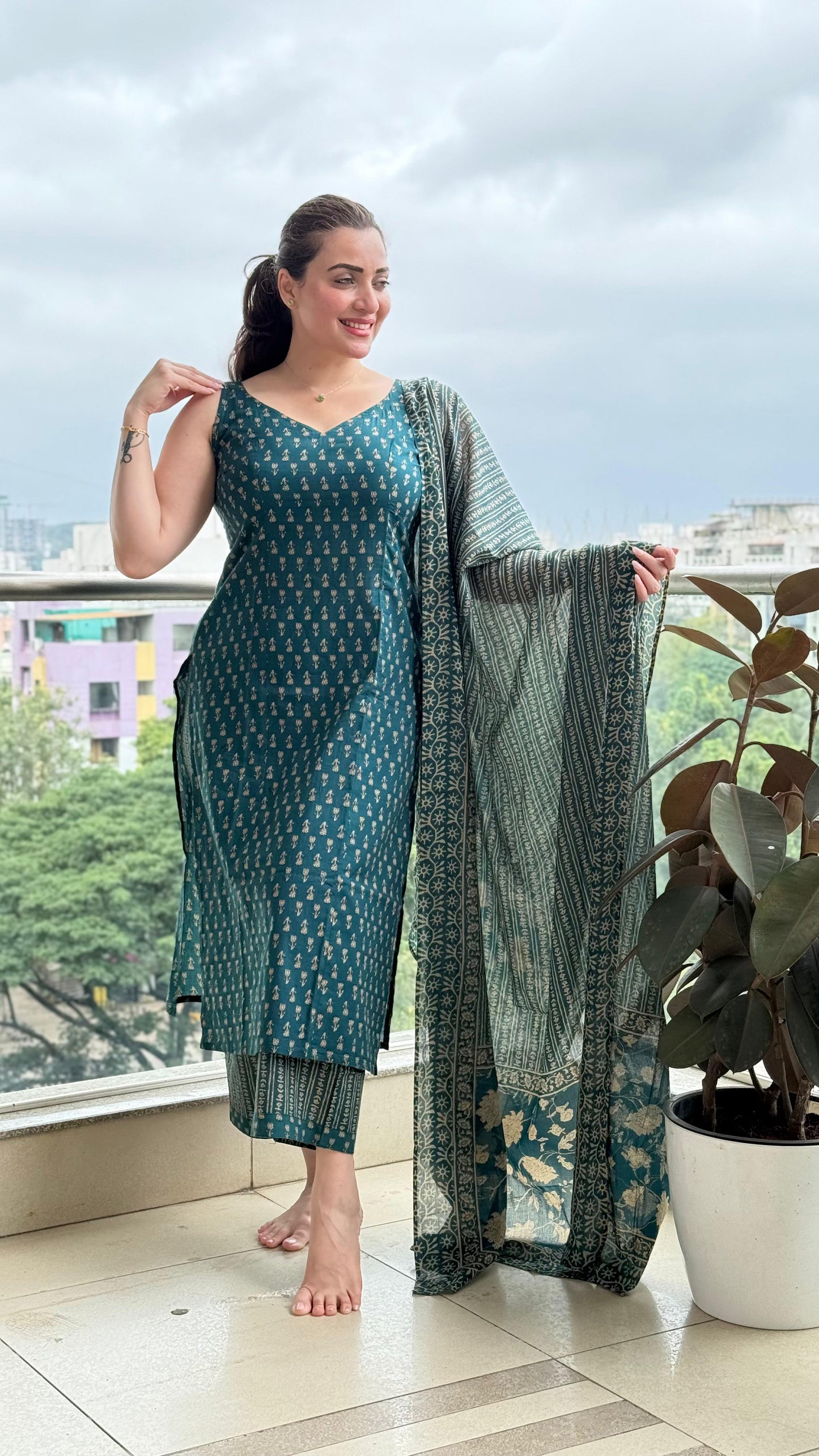 Saacha floral green sleeveless A-Line Kurti With Bottom & Dupatta