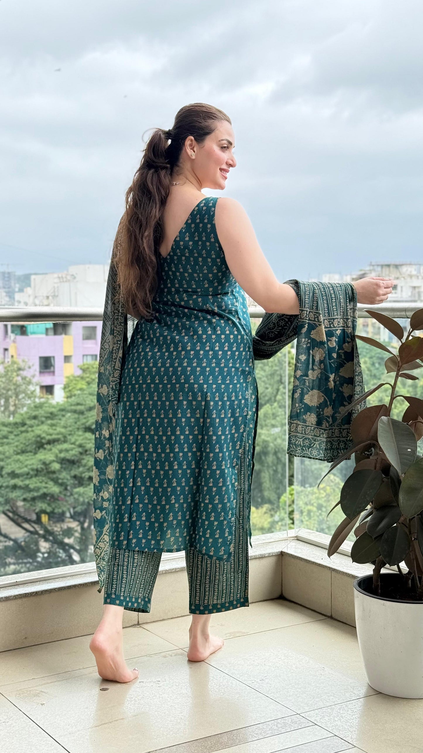 Saacha floral green sleeveless A-Line Kurti With Bottom & Dupatta