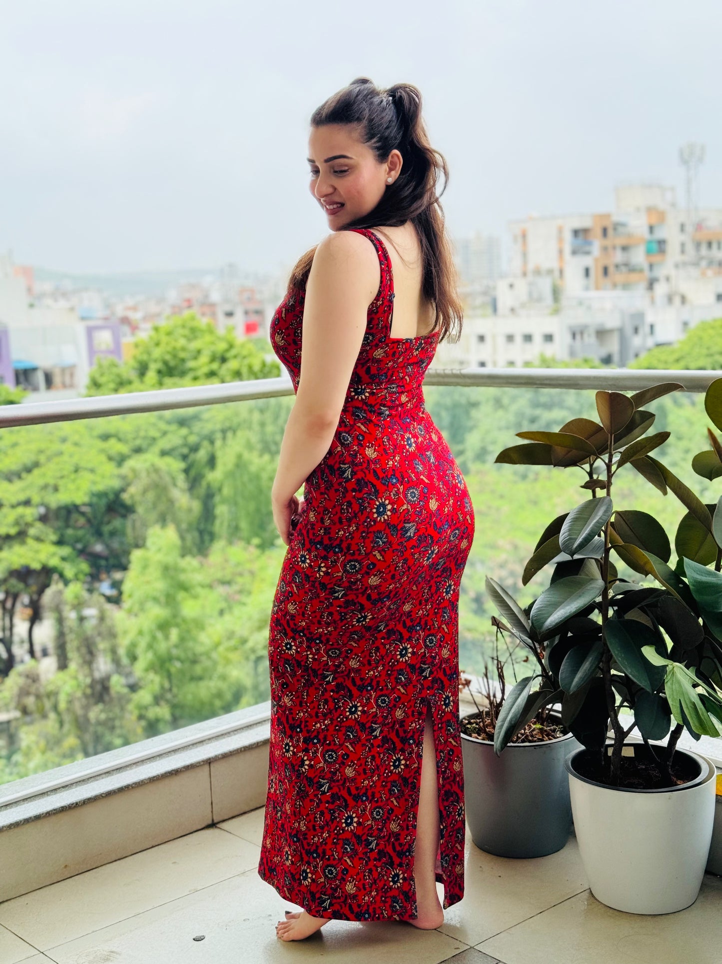 Saacha red long dress