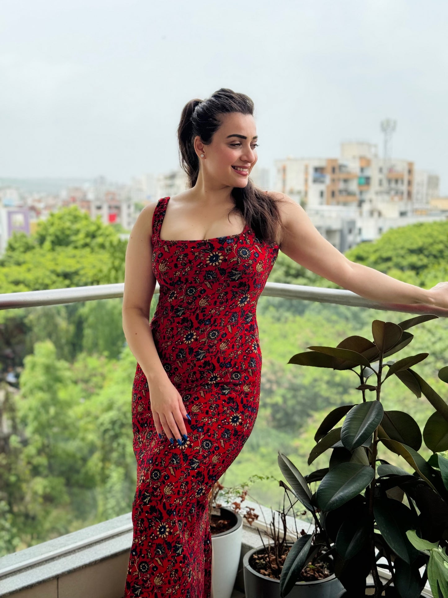 Saacha red long dress