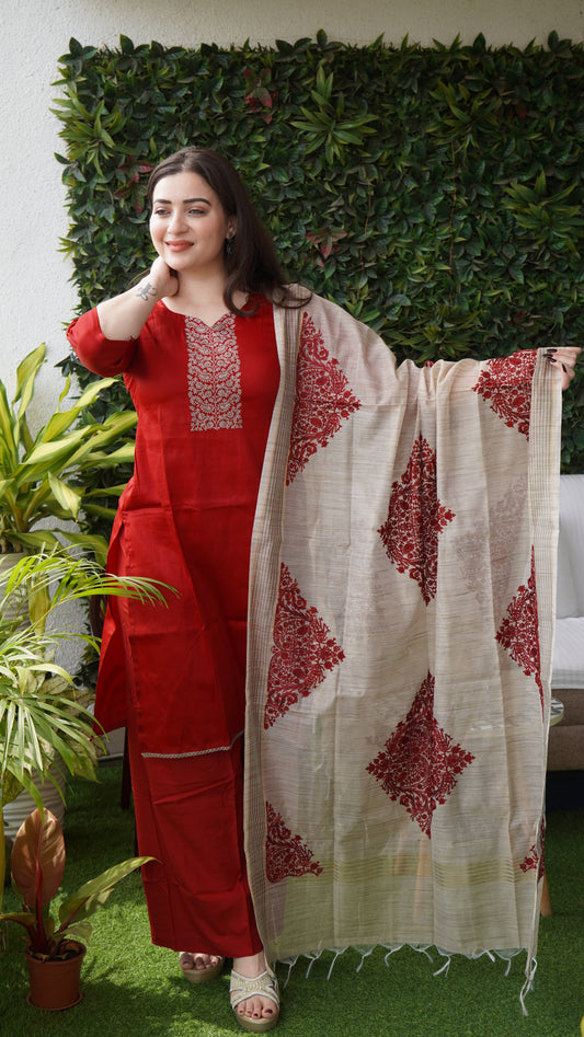 Saacha Red Kurti with chiffon dupatta