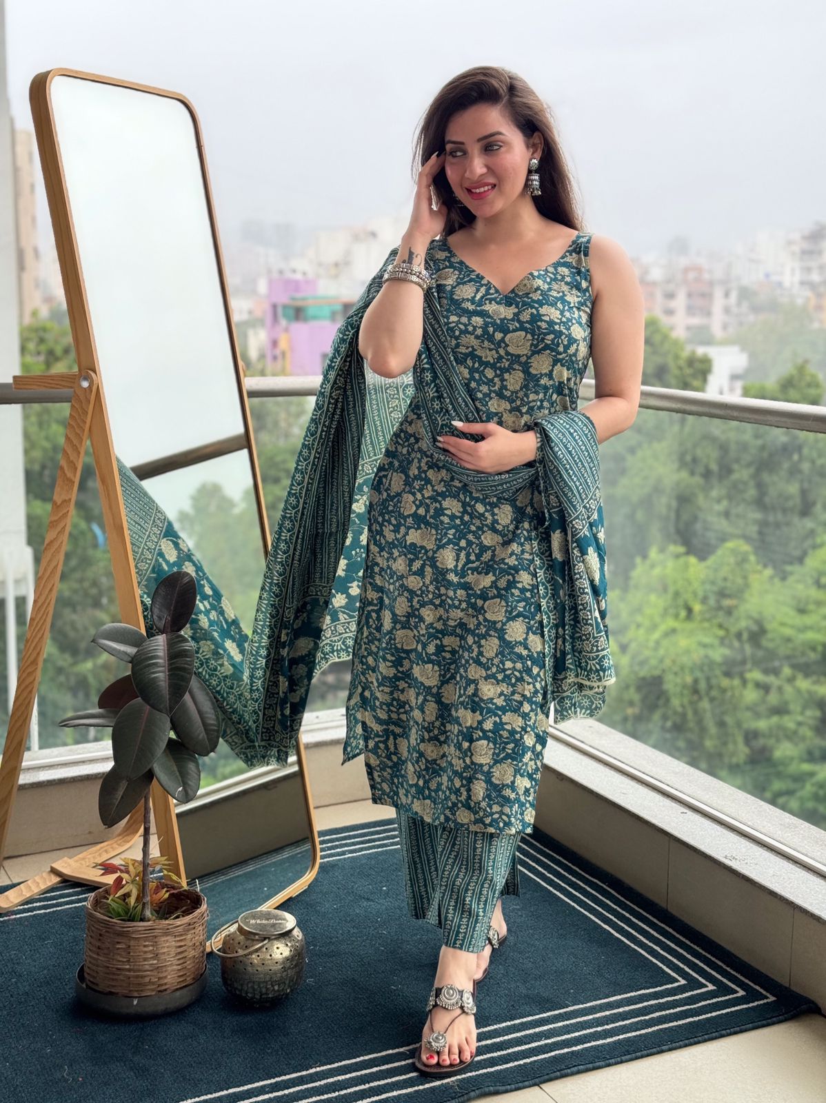 Saccha floral sleeveless A-Line Kurti With Bottom & Dupatta