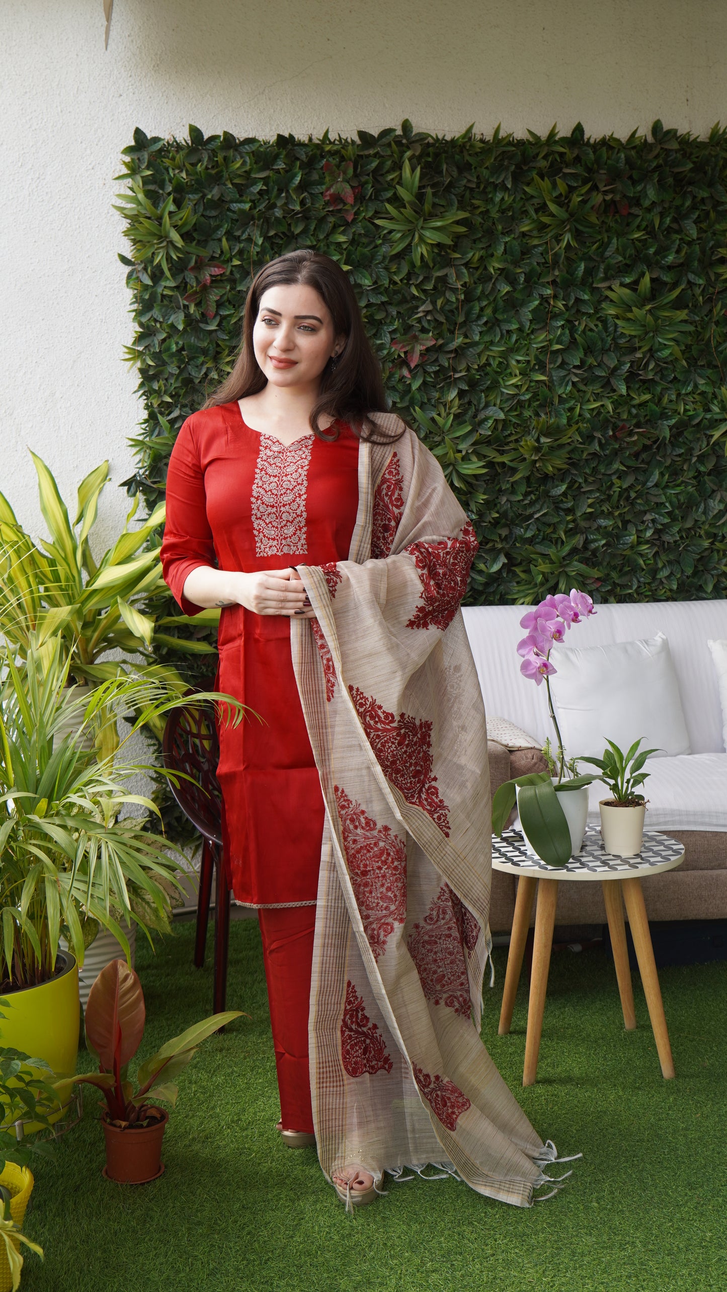 Saacha Red Kurti with chiffon dupatta