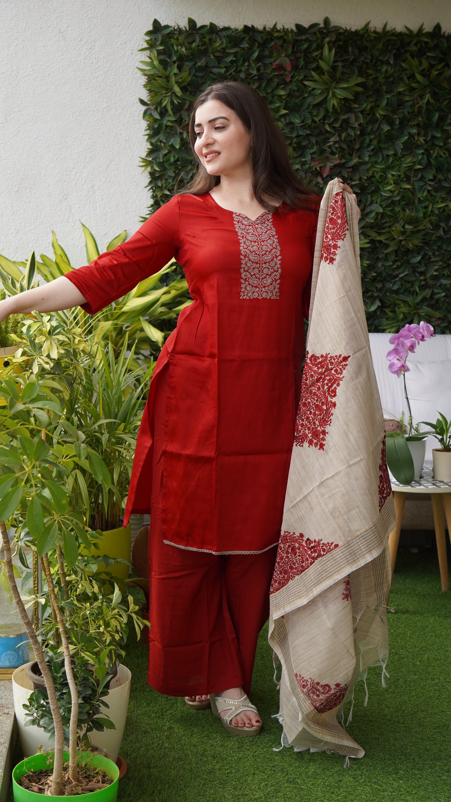 Saacha Red Kurti with chiffon dupatta